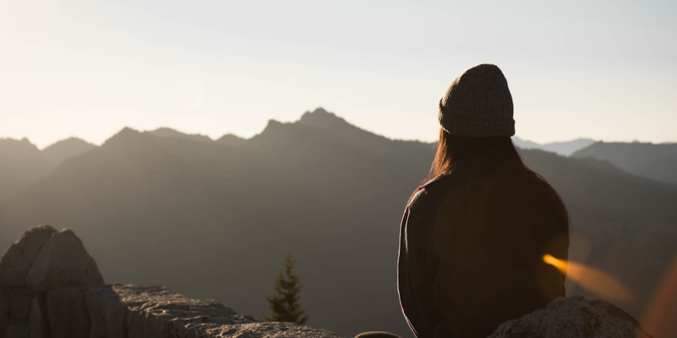 Rappresentazione visiva dell'articolo: I benefici della meditazione guidata: riduci lo stress e aumenta il benessere
