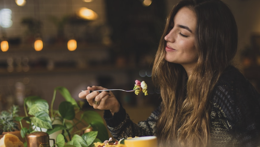 Copertina Mindful Eating: L’educazione alimentare che rivoluziona il modo di nutrirsi a Mirandola